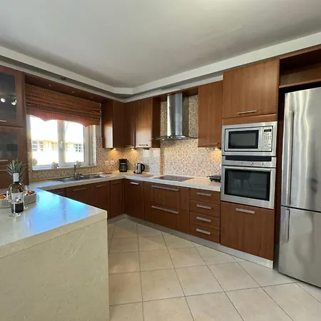 Chris Lägenhet Rhodes City